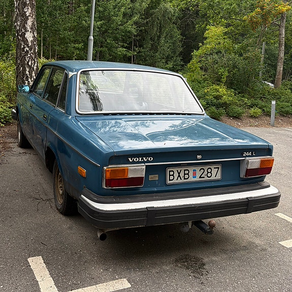 Volvo 244 4 of 4