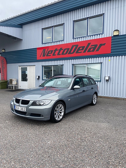 BMW 318i 4 of 5