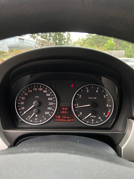 BMW 318i 12 of 12