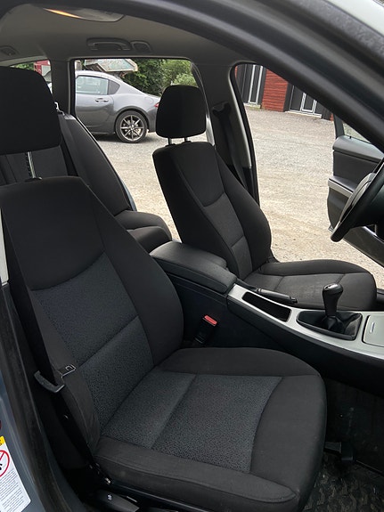 BMW 318i 10 of 12