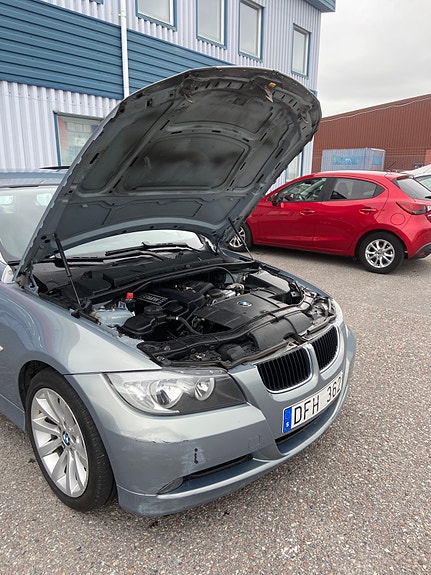 BMW 318i 6 of 12