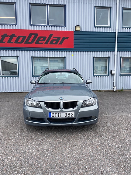 BMW 318i 5 of 5