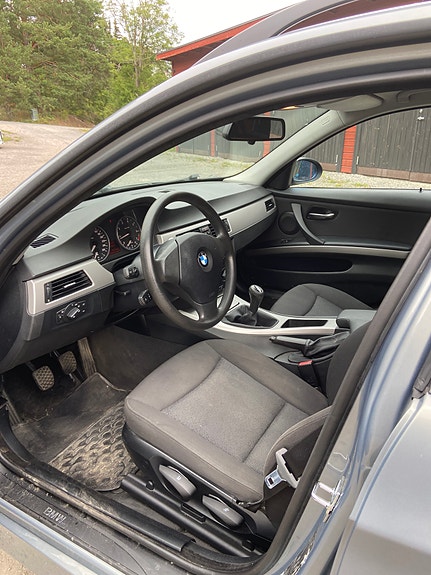 BMW 318i 7 of 12