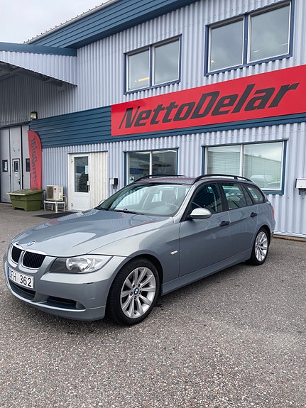 BMW 318i 2 of 5