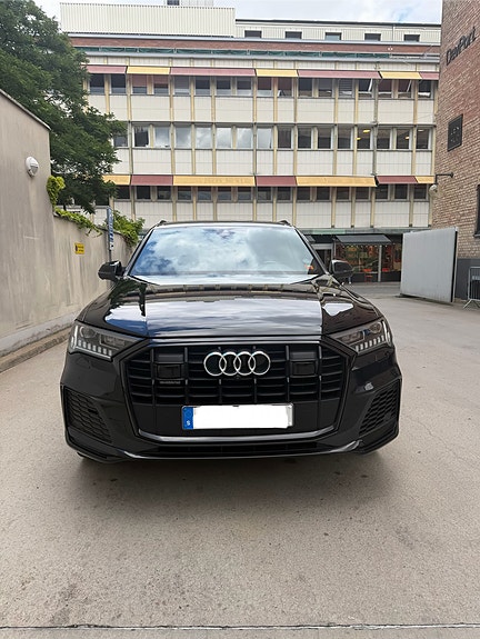 Audi Q7 2 of 5