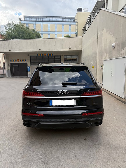 Audi Q7 3 of 5