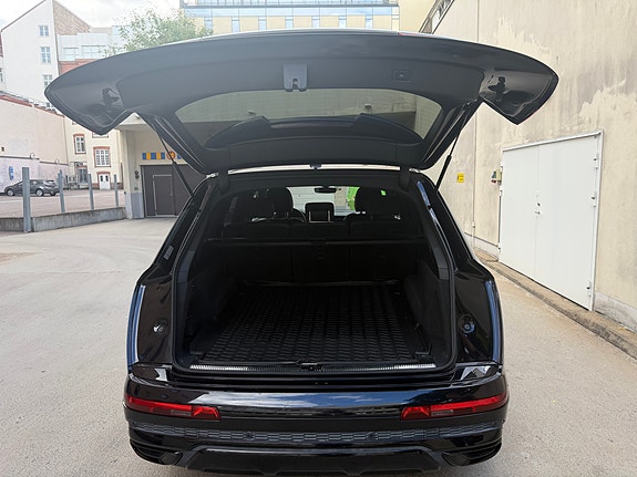 Audi Q7 4 of 5