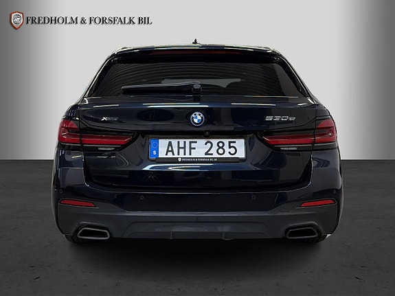 BMW 530e 4 of 5