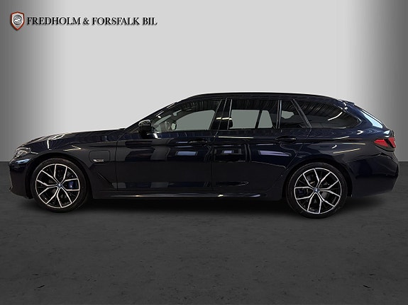 BMW 530e 2 of 5