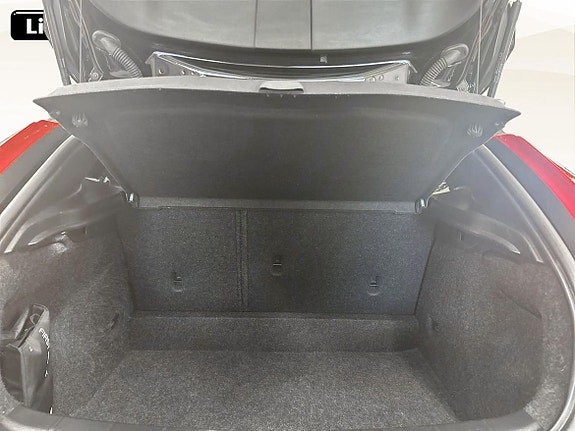 Volvo V40 12 of 18