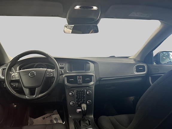 Volvo V40 11 of 18