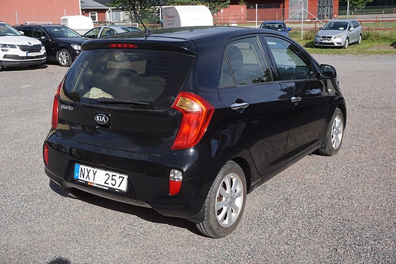 Kia Picanto 2 of 5