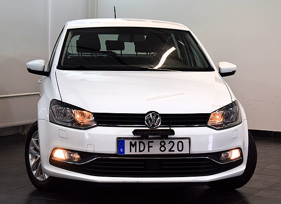 Volkswagen Polo 2 of 5