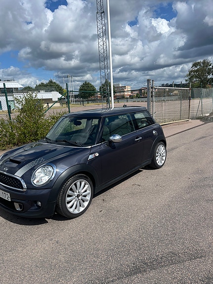 MINI Cooper SD 4 of 6