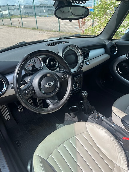 MINI Cooper SD 5 of 6
