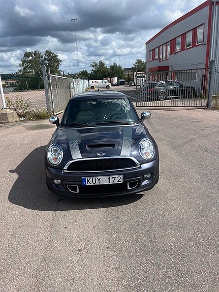 MINI Cooper SD 2 of 6