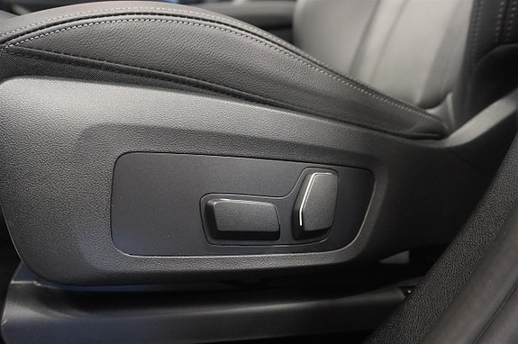 BMW iX3 7 of 24