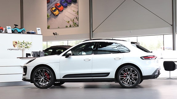 Porsche Macan S 4 of 5