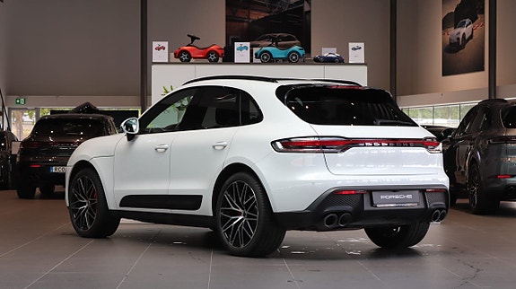 Porsche Macan S 2 of 5