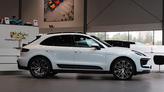 Porsche Macan S 3 of 5