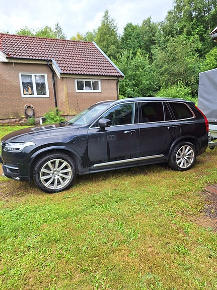 Volvo XC90 2 of 4