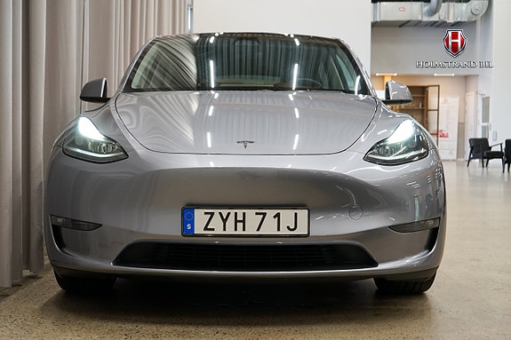Tesla Model Y 4 of 20
