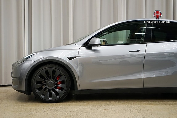 Tesla Model Y 5 of 20