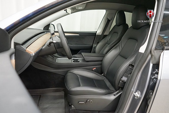 Tesla Model Y 9 of 20