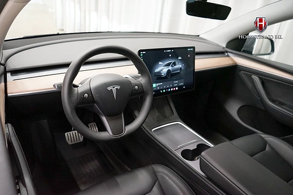 Tesla Model Y 7 of 20