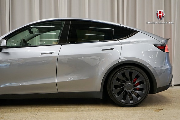 Tesla Model Y 6 of 20
