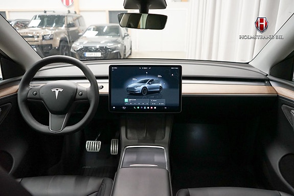 Tesla Model Y 11 of 20