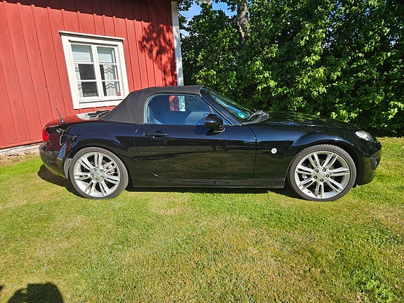 Mazda MX-5 2 of 5