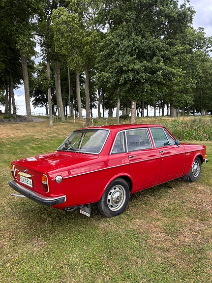 Volvo 144 2 of 5