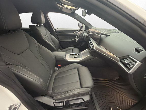 BMW i4 28 of 30