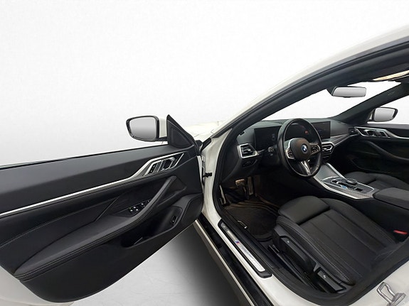 BMW i4 11 of 30