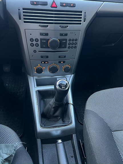 Opel Astra 4 of 5