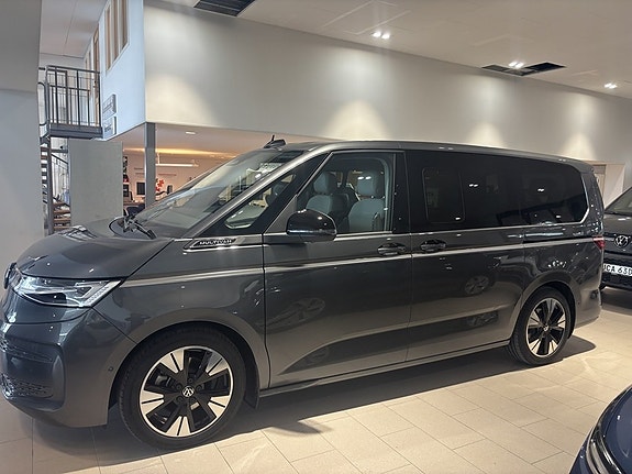 Volkswagen Multivan 2 of 5
