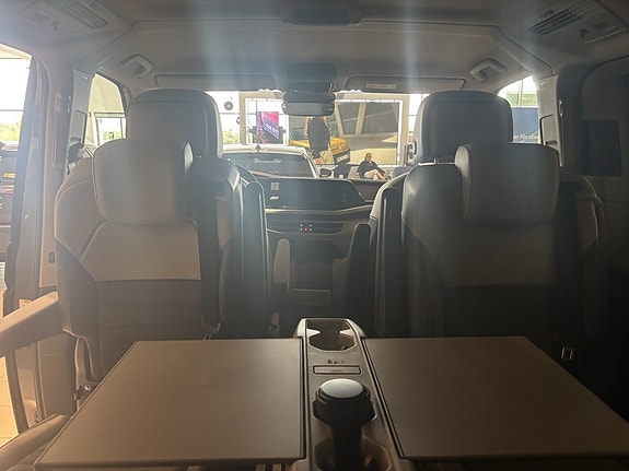 Volkswagen Multivan 5 of 5