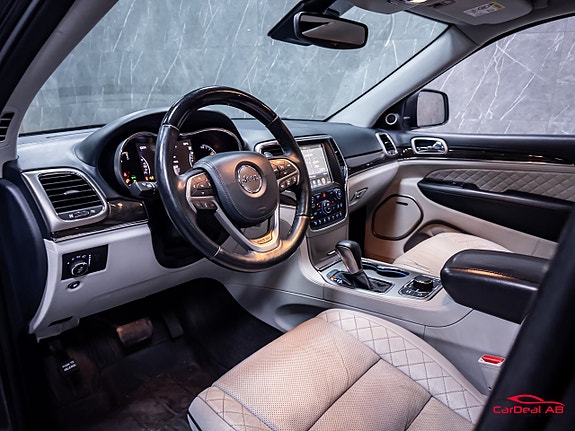 Jeep Grand Cherokee 11 of 30