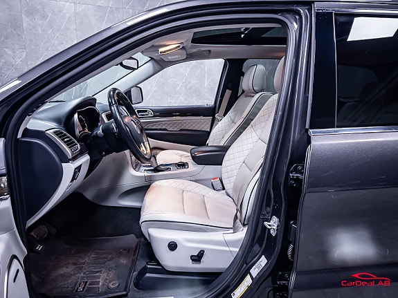 Jeep Grand Cherokee 10 of 30