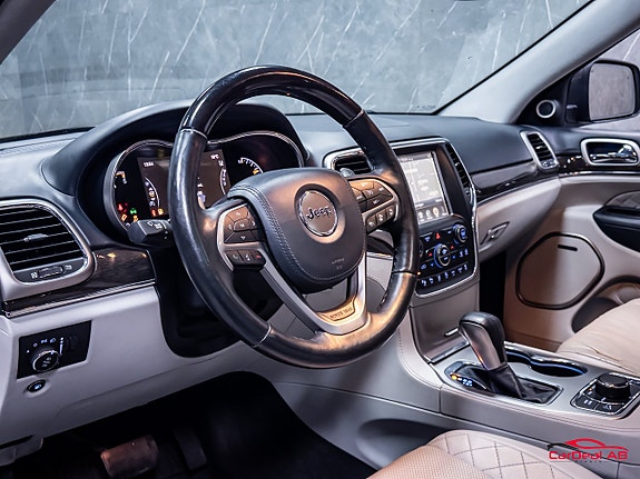 Jeep Grand Cherokee 12 of 30