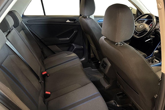 Volkswagen T-Roc 14 of 23