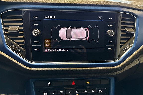 Volkswagen T-Roc 18 of 23