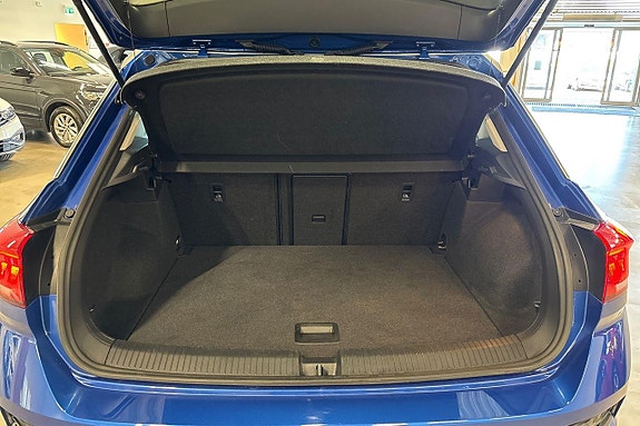 Volkswagen T-Roc 15 of 23