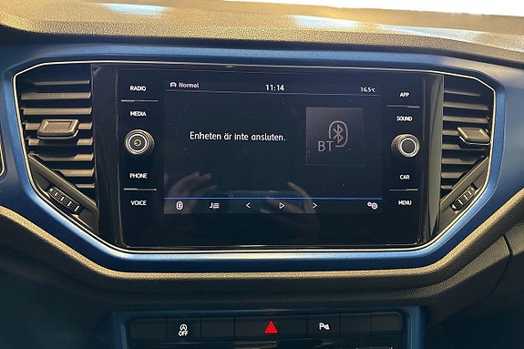 Volkswagen T-Roc 16 of 23