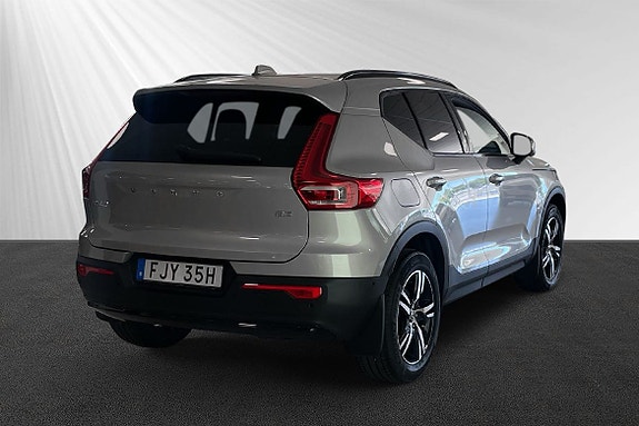 Volvo XC40 3 of 5