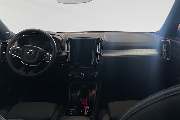 Volvo XC40 5 of 5