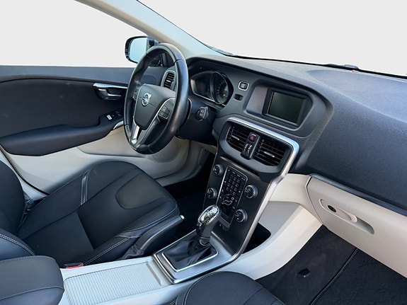Volvo V40 24 of 30