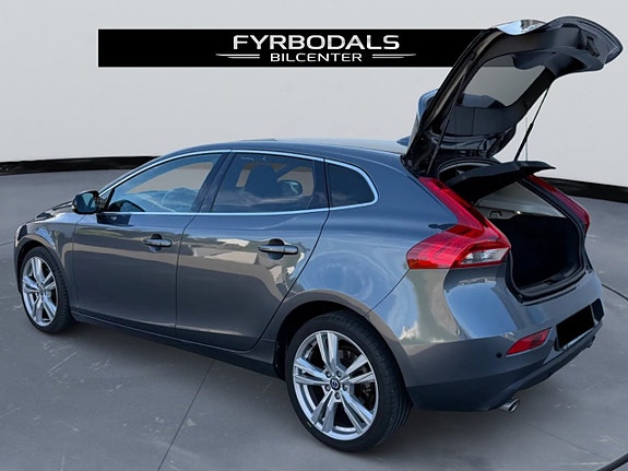 Volvo V40 15 of 30
