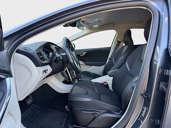 Volvo V40 22 of 30
